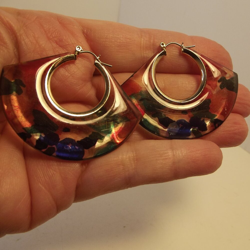 Parker Rose Acrylic Half Hoop Floral Themed Earrings Gold Tone Pierced